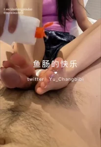 女大学生足交小处男（上）